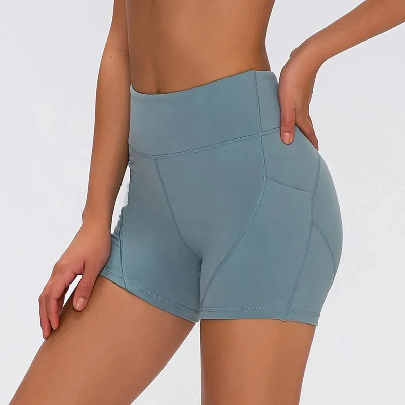 Athletic shorts with two side pockets