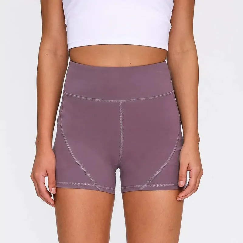 Athletic shorts with two side pockets