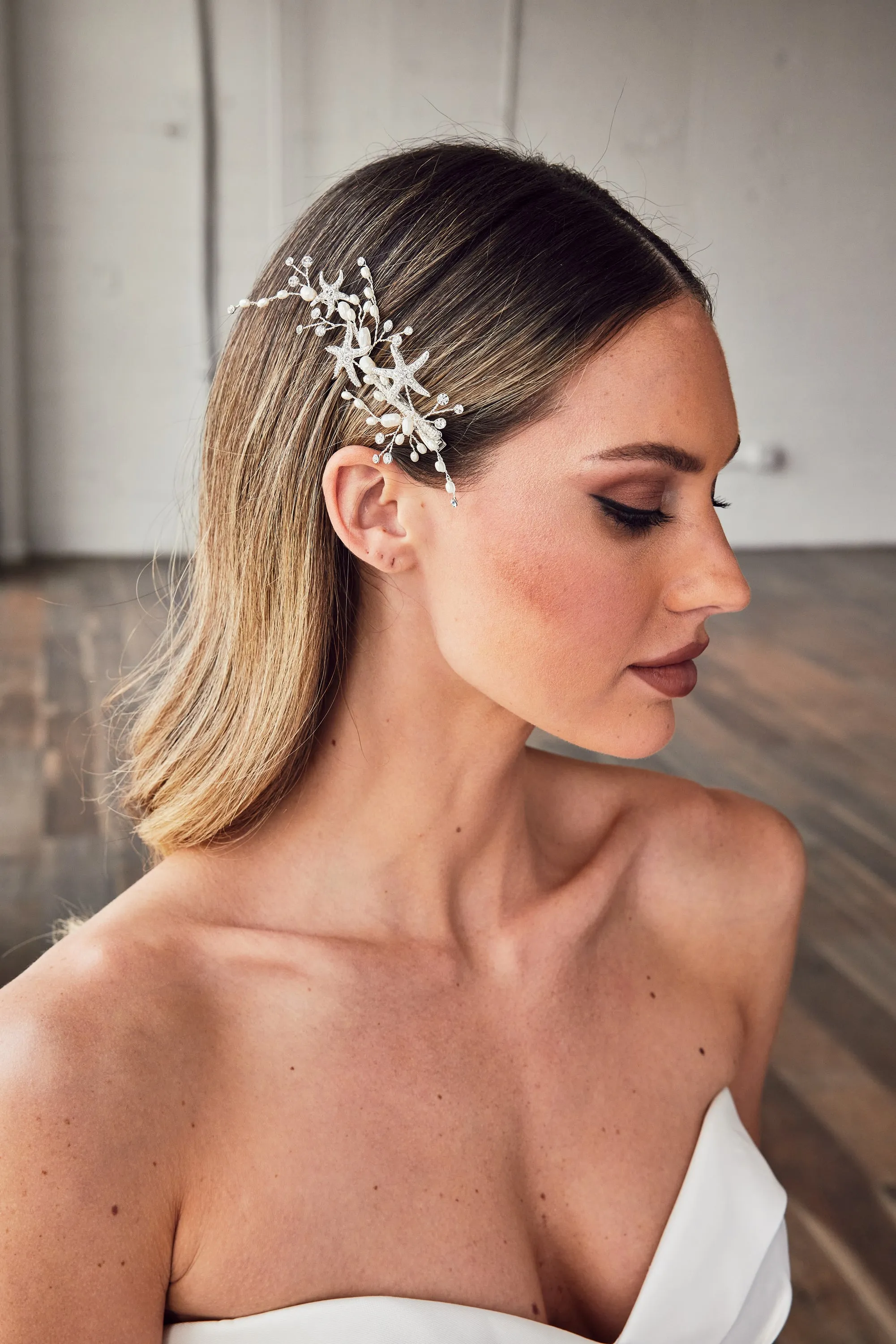 Delicate Starfish Hair Clip with Pearls