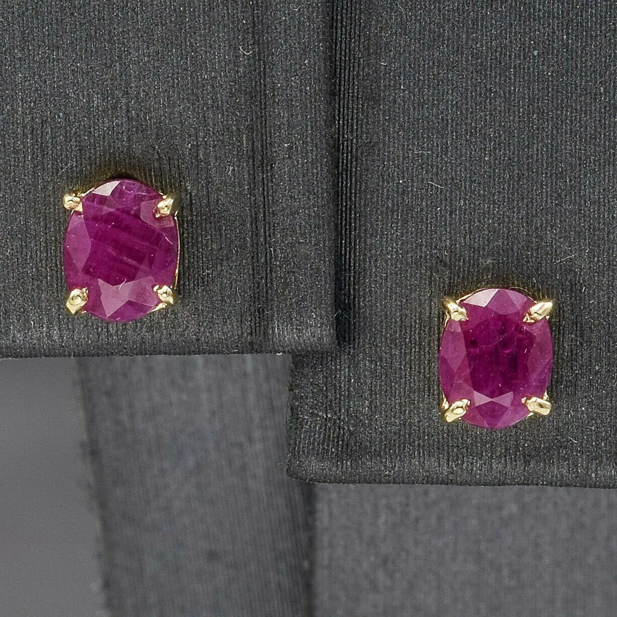 Estate 14K Yellow Gold Ruby Oval Stud Earrings 4.9 x 3.9 mm -New on Card