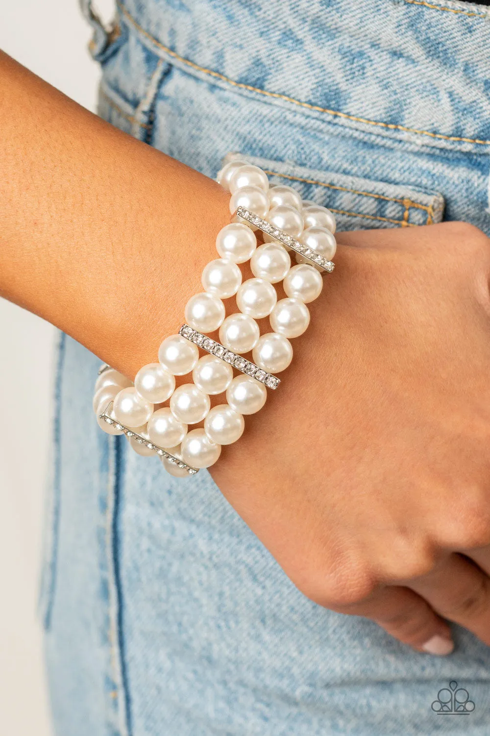 Paparazzi Bracelet ~ Modern Day Majesty - White Bracelet